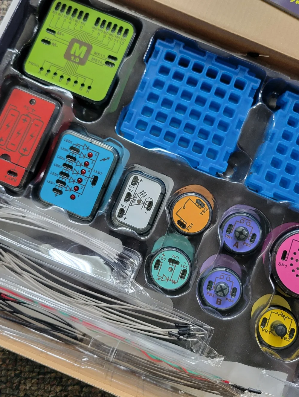 Smart Circuits Games & Gadgets Electronics Lab - Blue/Green Box - Picture 4 of 6